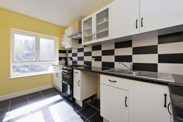  Image of 2 bedroom End of Terrace to rent in Brackley Avenue London SE15 at Brackley Avenue Nunhead London, SE15 3LE