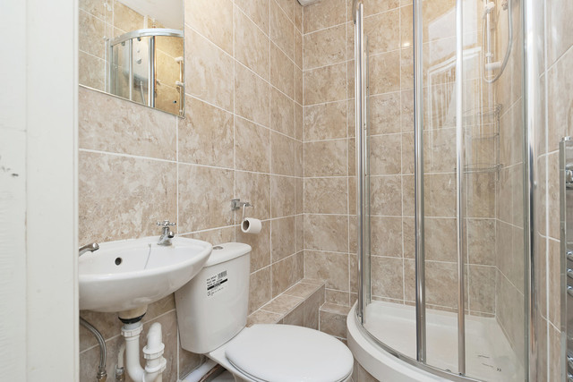  Image of 2 bedroom End of Terrace to rent in Brackley Avenue London SE15 at Brackley Avenue Nunhead London, SE15 3LE
