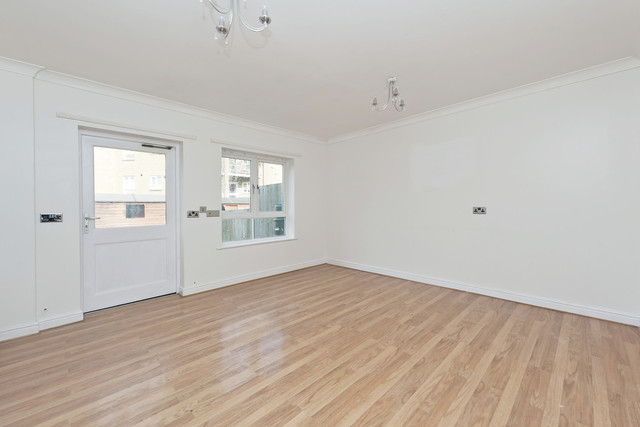  Image of 2 bedroom End of Terrace to rent in Brackley Avenue London SE15 at Brackley Avenue Nunhead London, SE15 3LE