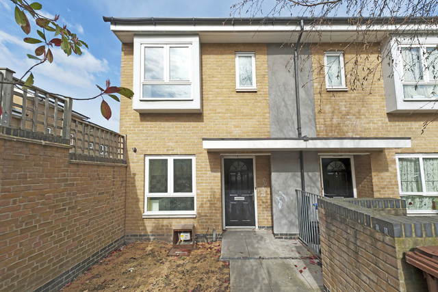  Image of 2 bedroom End of Terrace to rent in Brackley Avenue London SE15 at Brackley Avenue Nunhead London, SE15 3LE