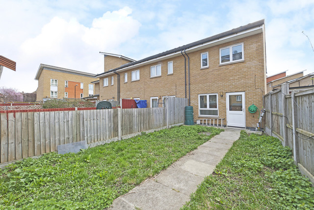 Image of 2 bedroom End of Terrace to rent in Brackley Avenue London SE15 at Brackley Avenue Nunhead London, SE15 3LE