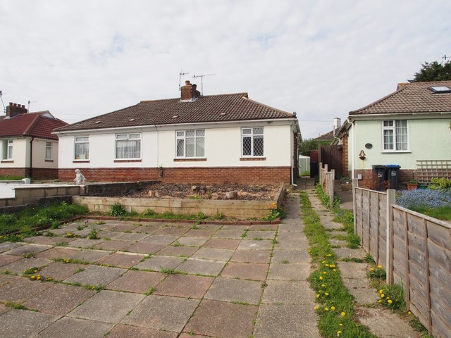  Image of 2 bedroom Bungalow to rent in Buci Crescent Shoreham-by-Sea BN43 at Shoreham By Sea, BN43 6LB