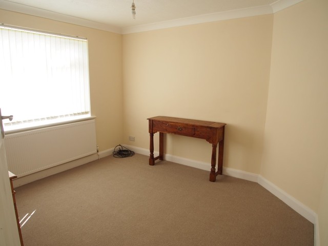 Image of 2 bedroom Bungalow to rent in Buci Crescent Shoreham-by-Sea BN43 at Shoreham By Sea, BN43 6LB