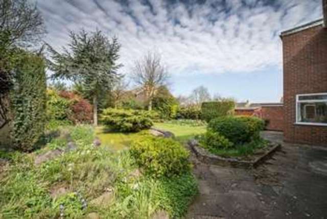  Image of 4 bedroom Detached house for sale in Camborne Avenue Aylesbury HP21 at Camborne Avenue  Aylesbury, HP21 7DX
