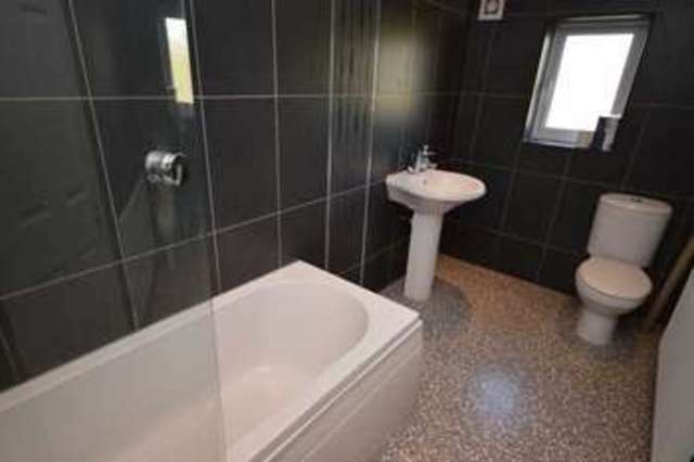  Image of 3 bedroom Terraced house to rent in Carleton Road Carleton Pontefract WF8 at Carleton Road  Pontefract, WF8 3NH