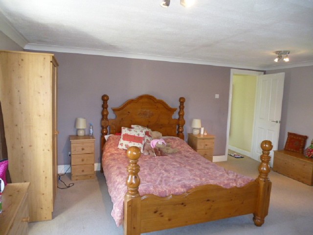  Image of 3 bedroom Semi-Detached house to rent in Carmel Llanelli SA14 at Carmel  CROSS HANDS, SA14 7SG