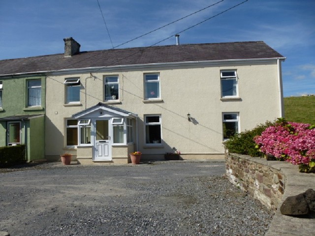  Image of 3 bedroom Semi-Detached house to rent in Carmel Llanelli SA14 at Carmel  CROSS HANDS, SA14 7SG