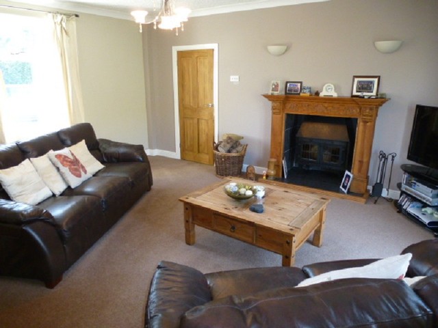  Image of 3 bedroom Semi-Detached house to rent in Carmel Llanelli SA14 at Carmel  CROSS HANDS, SA14 7SG