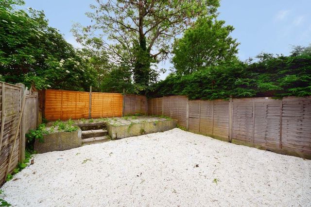  Image of 3 bedroom Flat to rent in Casselden Road London NW10 at Casselden Road Harlesdon Stonebridge, NW10 8QR
