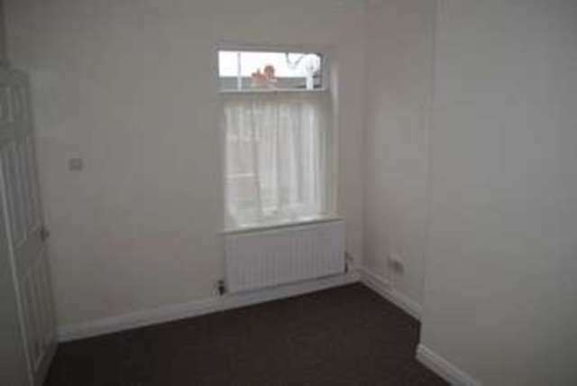  Image of 3 bedroom Terraced house for sale in Castle Street Grimsby DN32 at Castle Street  Grimsby, DN32 7LW