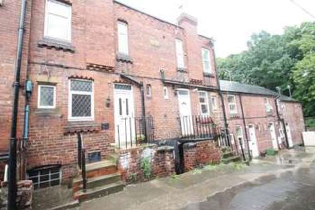  Image of 2 bedroom Terraced house to rent in Castle View Pontefract WF8 at Castle View  Pontefract, WF8 1EH