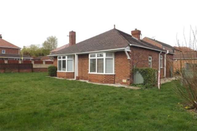  Image of 2 bedroom Bungalow to rent in Catherine Avenue Mansfield Woodhouse Mansfield NG19 at Mansfield, NG19 9AZ