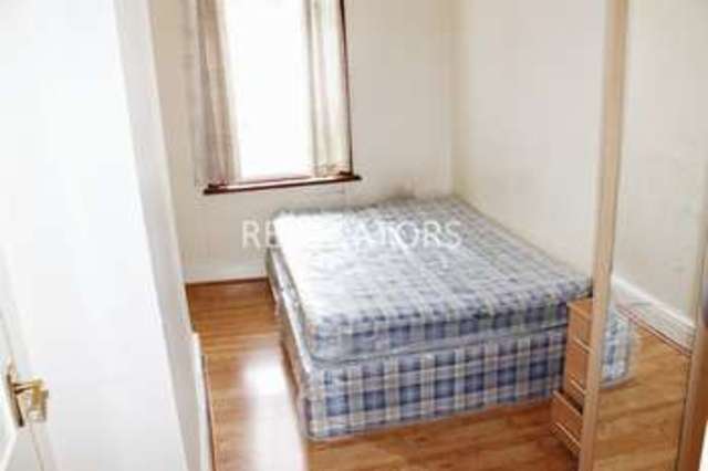  Image of 2 bedroom Flat to rent in Central Park Road London E6 at Central Park Road  London, E6 3AD