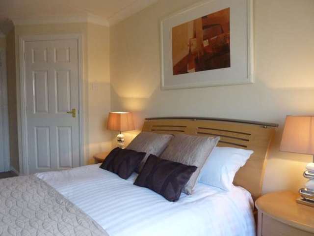  Image of 2 bedroom Apartment to rent in Chapel Road Redhill RH1 at Maple House, Chapel Road  Redhill, RH1 1LA