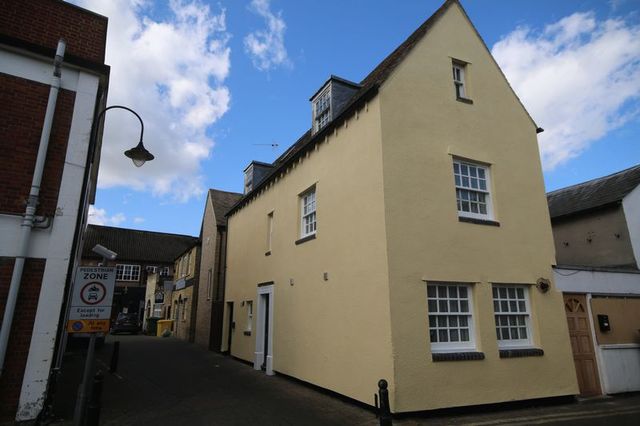  Image of 2 bedroom Mews to rent in Chequer Lane Ely CB7 at Chequer Lane  Ely, CB7 4LN
