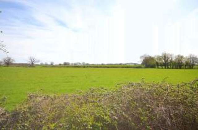  Image of 3 bedroom Detached house for sale in Chestnut Close Brize Norton Carterton OX18 at Chestnut Close Brize Norton Carterton, OX18 3YN