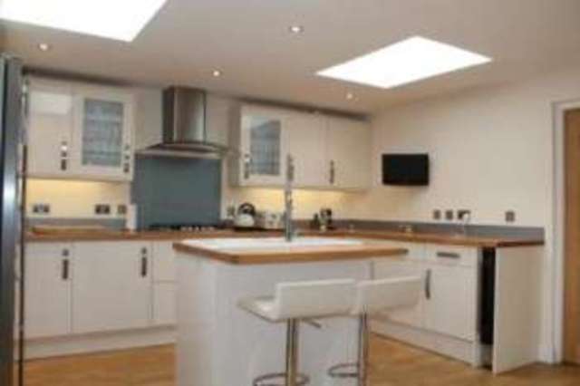  Image of 4 bedroom Detached house for sale in Clopton Road Stratford-upon-Avon CV37 at Stratford-upon-Avon Warwickshire Stratford upon Avon, CV37 6TF