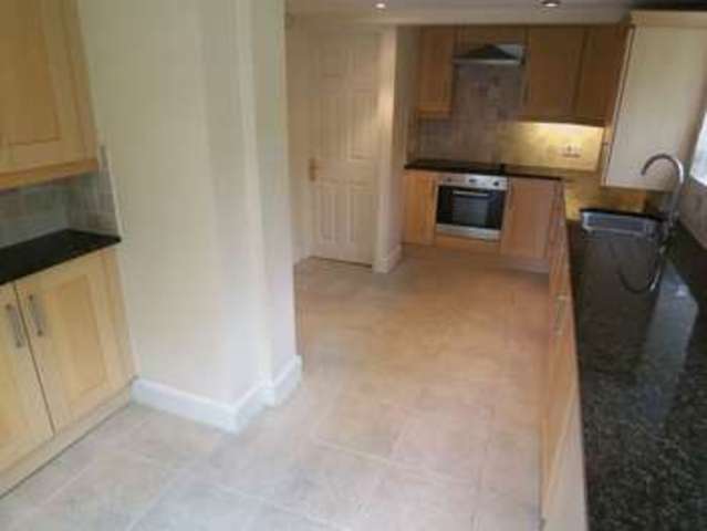  Image of 2 bedroom Flat to rent in Coopers Hill Lane Englefield Green Egham TW20 at Coopers Hill Lane Englefield Green Egham, TW20 0JY