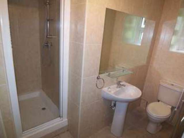  Image of 2 bedroom Flat to rent in Coopers Hill Lane Englefield Green Egham TW20 at Coopers Hill Lane Englefield Green Egham, TW20 0JY