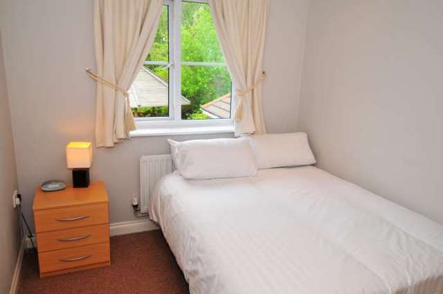  Image of 2 bedroom Apartment to rent in Tinsley Lane Crawley RH10 at Copthorne Court Three Bridges Crawley, RH10 8AQ