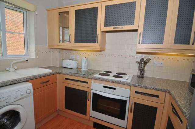  Image of 2 bedroom Apartment to rent in Tinsley Lane Crawley RH10 at Copthorne Court Three Bridges Crawley, RH10 8AQ