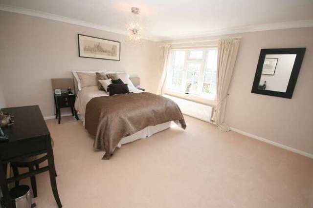  Image of 4 bedroom Detached house for sale in Cotefield Drive Leighton Buzzard LU7 at Leighton Buzzard Beds. Heath and Reach, LU7 3DN
