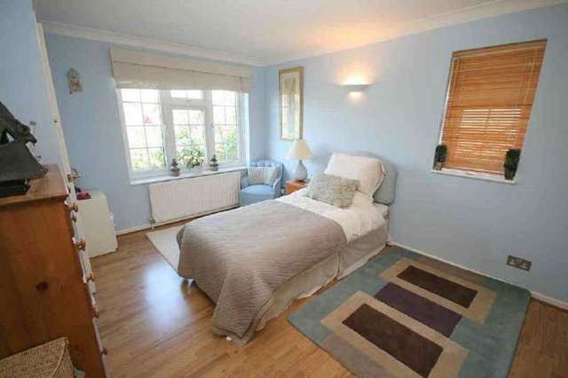  Image of 4 bedroom Detached house for sale in Cotefield Drive Leighton Buzzard LU7 at Leighton Buzzard Beds. Heath and Reach, LU7 3DN