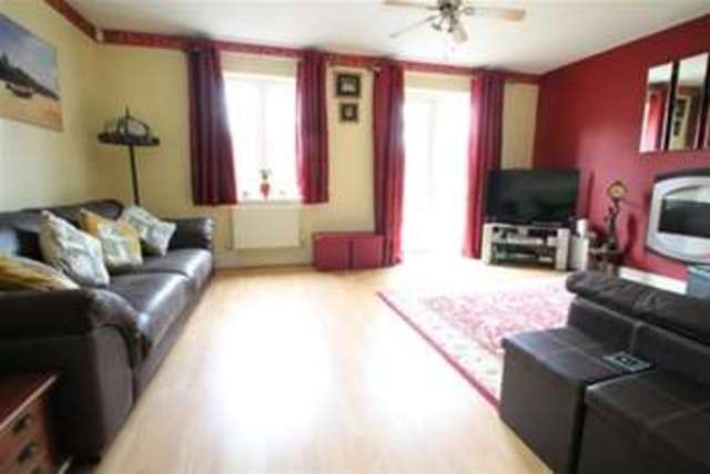  Image of 3 bedroom Terraced house to rent in Chandos Gardens Coulsdon CR5 at Coulsdon, CR5 1HW