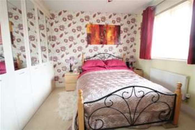  Image of 3 bedroom Terraced house to rent in Chandos Gardens Coulsdon CR5 at Coulsdon, CR5 1HW
