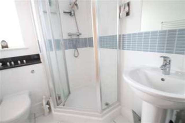  Image of 3 bedroom Terraced house to rent in Chandos Gardens Coulsdon CR5 at Coulsdon, CR5 1HW