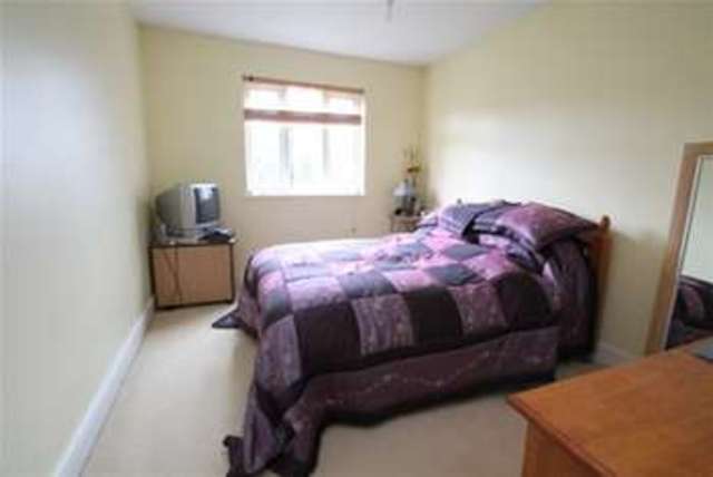  Image of 3 bedroom Terraced house to rent in Chandos Gardens Coulsdon CR5 at Coulsdon, CR5 1HW