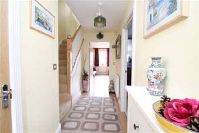  Image of 3 bedroom Terraced house to rent in Chandos Gardens Coulsdon CR5 at Coulsdon, CR5 1HW
