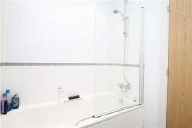  Image of 3 bedroom Terraced house to rent in Chandos Gardens Coulsdon CR5 at Coulsdon, CR5 1HW