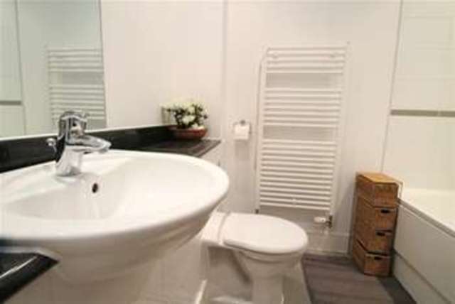  Image of 3 bedroom Terraced house to rent in Chandos Gardens Coulsdon CR5 at Coulsdon, CR5 1HW