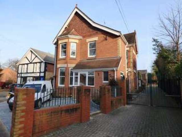  Image of 4 bedroom Detached house to rent in Sandhurst Road Crowthorne RG45 at Sandhurst Road Crowthorne Crowthorne, RG45 7HR