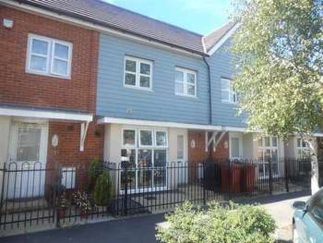  Image of 3 bedroom Property to rent in Dariel Close Slough SL1 at Dariel Close Cippenham Cippenham, SL1 5FH