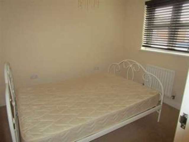  Image of 3 bedroom Property to rent in Dariel Close Slough SL1 at Dariel Close Cippenham Cippenham, SL1 5FH