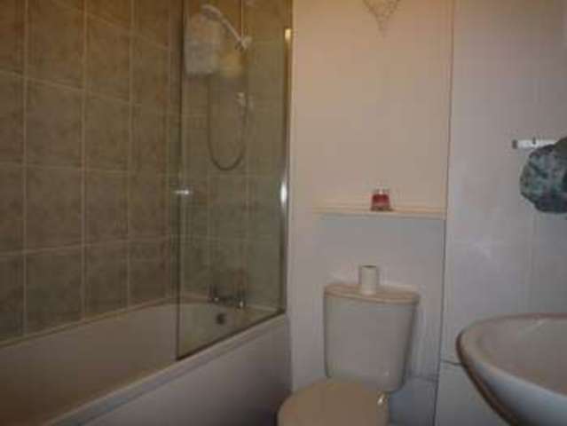  Image of 2 bedroom Flat to rent in Romilly Road Rhoose Barry CF62 at Romilly Road  RHOOSE, CF62 3AU