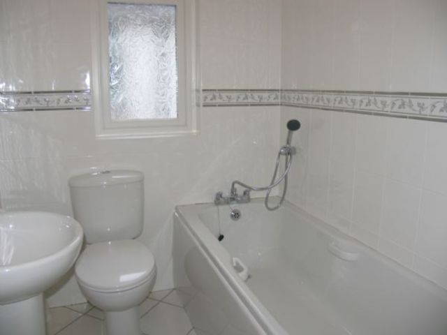  Image of 2 bedroom Maisonette to rent in Deepcut Bridge Road Deepcut Camberley GU16 at Deepcut Bridge Road Deepcut CAMBERLEY, GU16 6SD