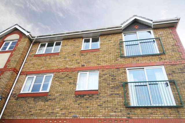  Image of 2 bedroom Apartment to rent in Delfont Close Maidenbower Crawley RH10 at Pullman Court, Delfont Close Maidenbower Crawley, RH10 7QX