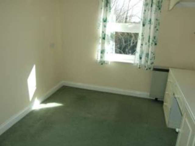  Image of 1 bedroom Flat for sale in Delves Close Ringmer Lewes BN8 at Delves Close Lewes Ringmer, BN8 5EW