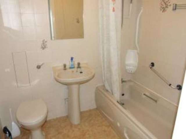  Image of 1 bedroom Flat for sale in Delves Close Ringmer Lewes BN8 at Delves Close Lewes Ringmer, BN8 5EW