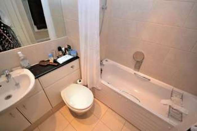  Image of 3 bedroom Detached house for sale in Deverell Way Leighton Buzzard LU7 at Deverell Way  Leighton Buzzard, LU7 4UN