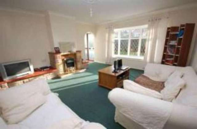  Image of 2 bedroom Bungalow for sale in Dormy Close Radcliffe-on-Trent Nottingham NG12 at Radcliffe-on-Trent Nottingham Radcliffe on Trent, NG12 2JA
