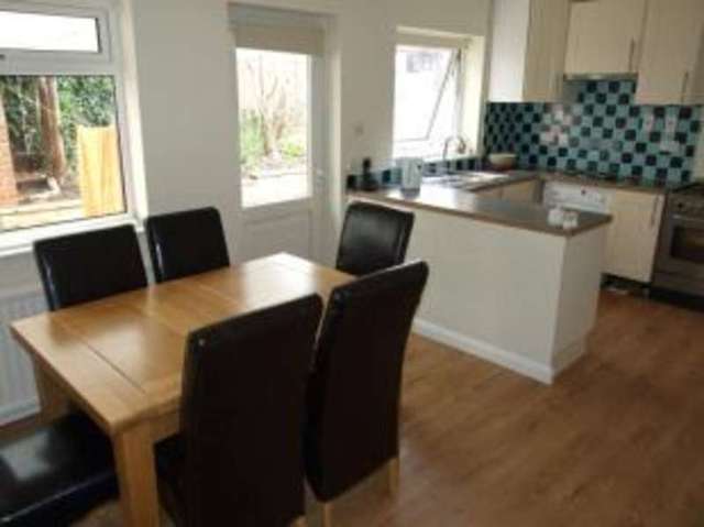  Image of 2 bedroom Bungalow for sale in Dormy Close Radcliffe-on-Trent Nottingham NG12 at Radcliffe-on-Trent Nottingham Radcliffe on Trent, NG12 2JA