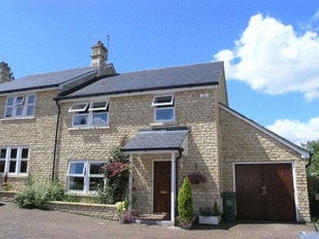  Image of 3 bedroom Terraced house to rent in Edreds Court Calne SN11 at Edreds Court  Calne, SN11 8BA