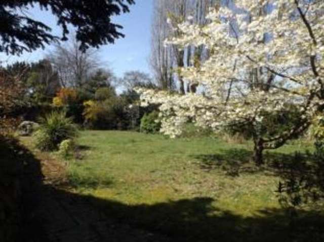  Image of 4 bedroom Detached house for sale in Edwards Lane Nottingham NG5 at Nottingham Nottinghamshire Arnold, NG5 6EQ