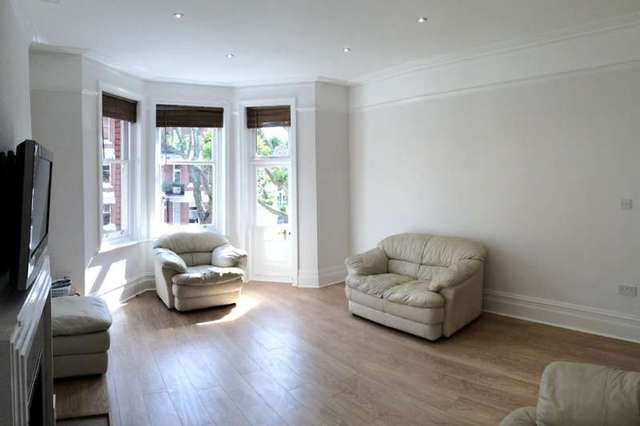  Image of 3 bedroom Flat to rent in Elgin Avenue London W9 at London, W9 1HT