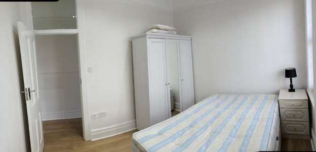  Image of 3 bedroom Flat to rent in Elgin Avenue London W9 at London, W9 1HT
