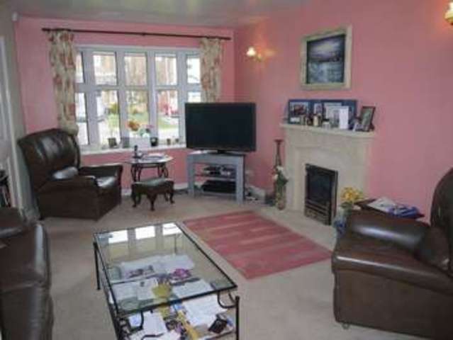  Image of 4 bedroom Detached house for sale in Evans Close Aylesbury HP21 at Evans Close  Aylesbury, HP21 9YA